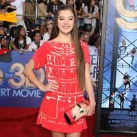 Hailee Steinfeld at The world premiere of 'Glee: The 3D Concert Movie' pictures | Picture 63462